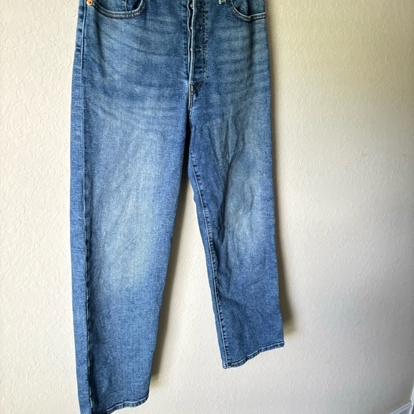 Levi's | Women's Ribcage Straight Leg Jeans Size 29 Medium Wash Button Fly - Picture 2 of 9